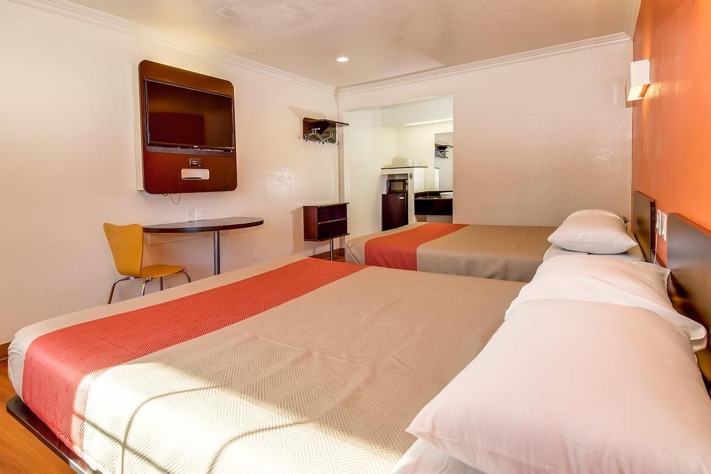 Motel 6 Garden Grove Exterior photo