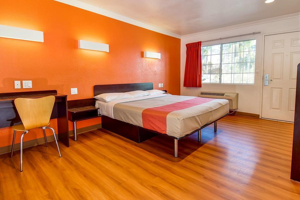 Motel 6 Garden Grove Exterior photo