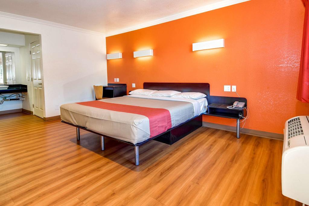 Motel 6 Garden Grove Exterior photo