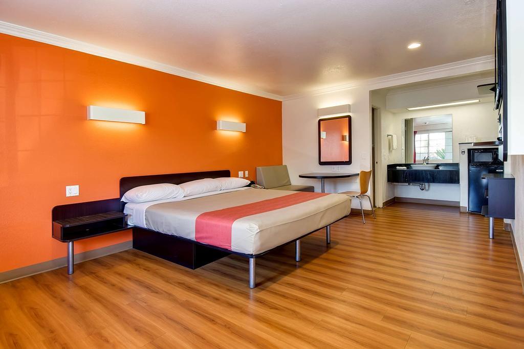 Motel 6 Garden Grove Exterior photo